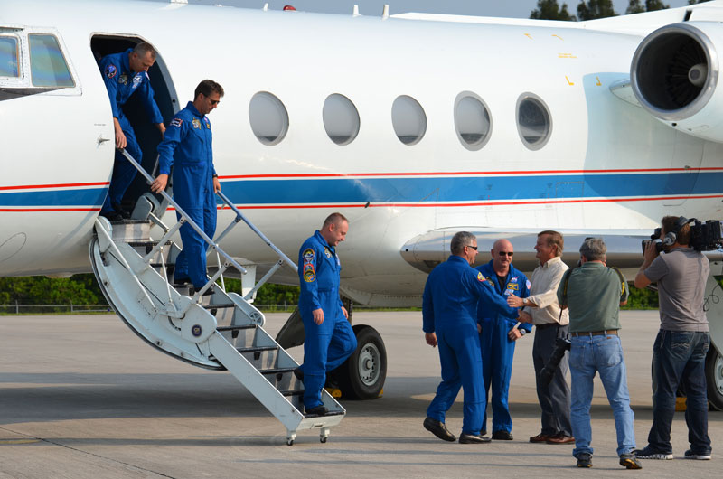 Astronauts arrive for Endeavour's final flight