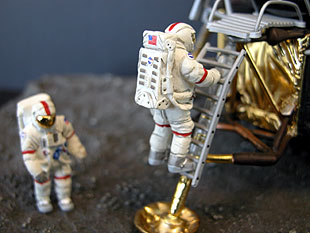 collectSPACE - resources - "Code 3 Collectibles' Apollo ...