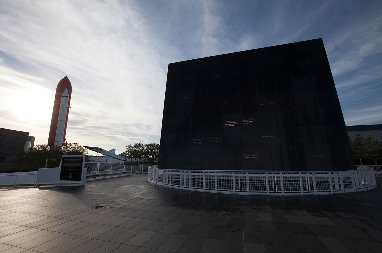 Apollo 1 crew, fallen astronauts recalled at NASA remembrance ceremony | collectSPACE1280 x 848