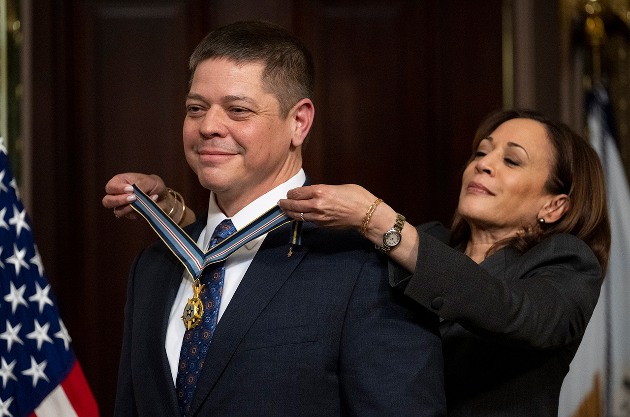 SpaceX Crewmates Doug Hurley And Bob Behnken Awarded Space Medal Of Honor CollectSPACE