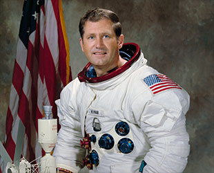 pogue william astronaut bill collectspace nasa skylab dies portrait official