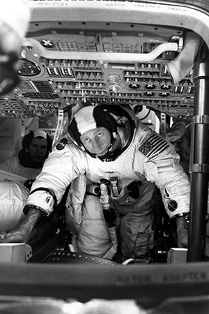 Astronauta americano da missão lunar Apollo 15, Al Worden, morre aos 88 anos 8