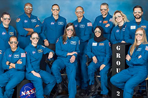 The Bugs Class of 2000-8x10 Photo On 8.5" x 11" NASA's Group 18 Astronauts 