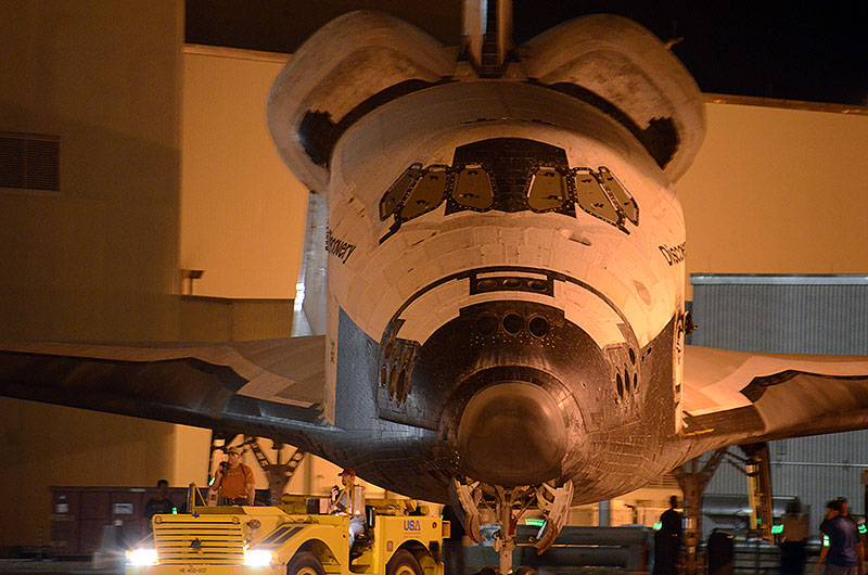 Space shuttle Discovery returns to runway for ride to Smithsonian