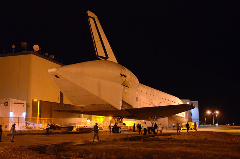 Space shuttle Discovery returns to runway for ride to Smithsonian