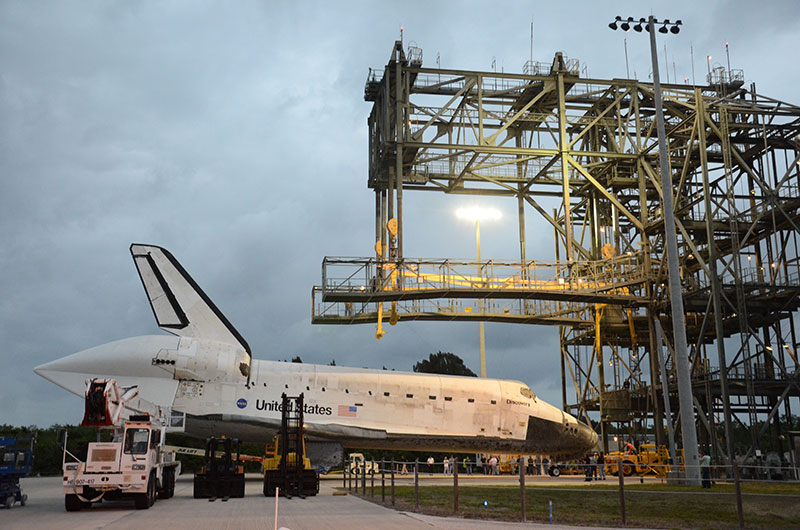 Space shuttle Discovery returns to runway for ride to Smithsonian