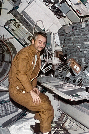 NASA Skylab Astronaut Owen Garriott Signed Photo 