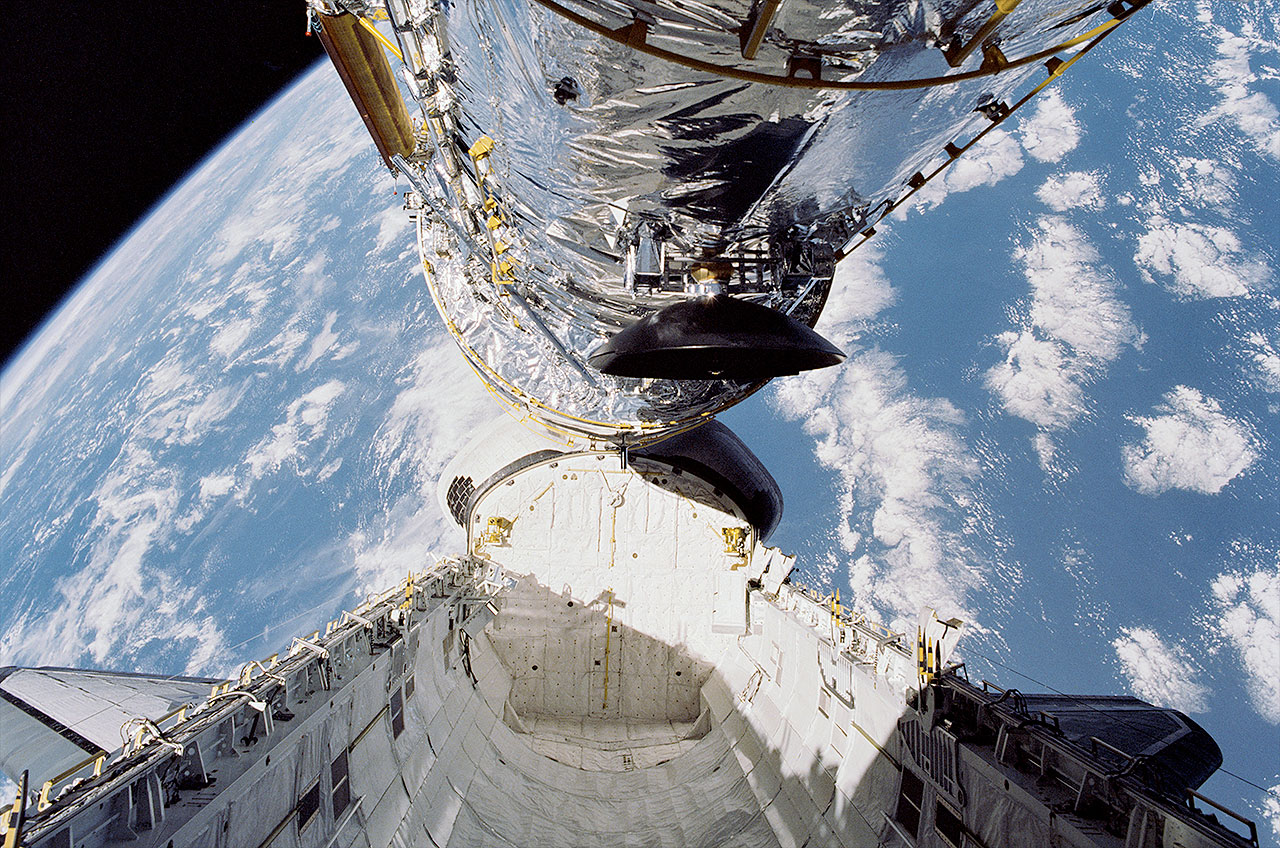 space shuttle discovery 1990s