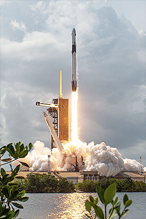 SpaceX Unveils Dragon V2 – Commercial Crew Program