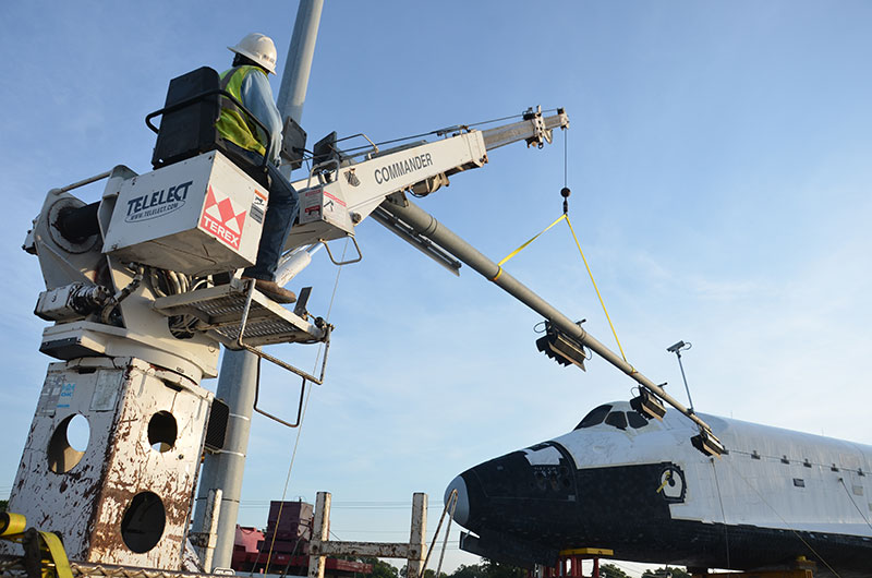 Sunday drive: Space shuttle replica's road trip to Space Center Houston