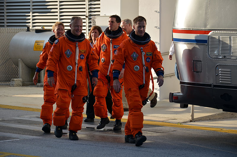 Final space shuttle crew rehearses for launch day
