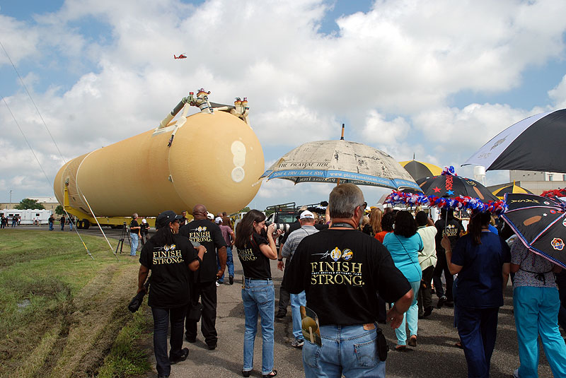 Final shuttle fuel tank to fly rolls out from Michoud