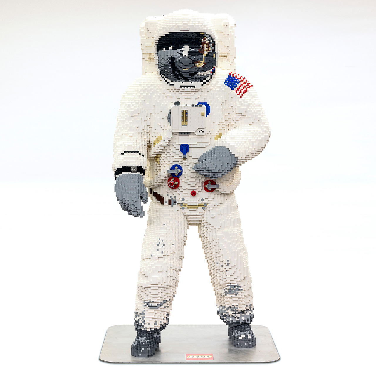 Boghandel Først Fryse LEGO exhibits life-size moonwalker model at Apollo 50 Festival |  collectSPACE