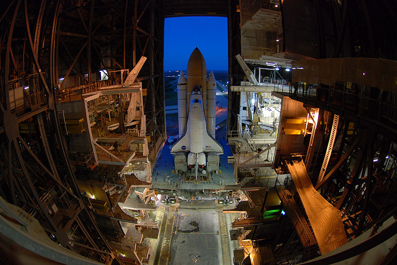 Space shuttle Discovery makes last trip to launch pad