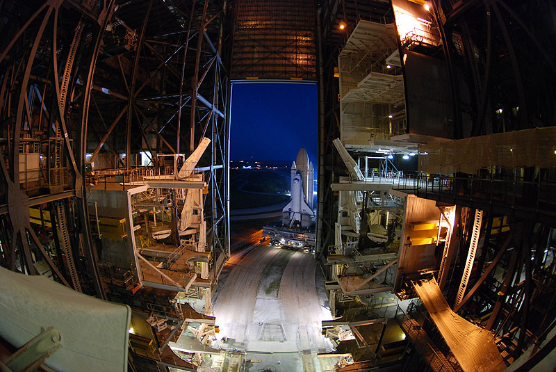 Space shuttle Discovery makes last trip to launch pad