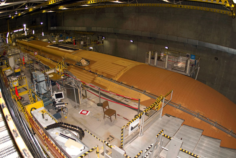 Space shuttle's final fuel tank arrives at launch site