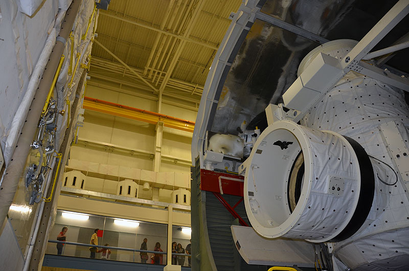 Seattle-bound space shuttle sim segmented for shipping