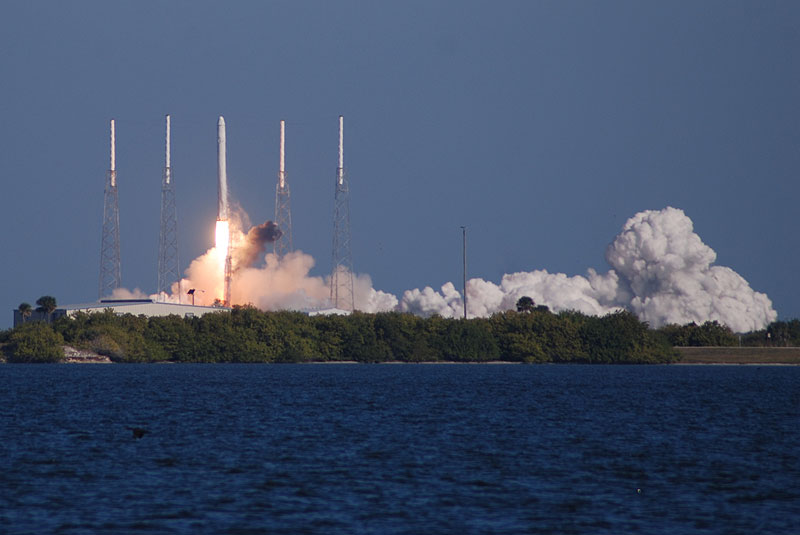 To orbit and back: SpaceX makes history with Dragon