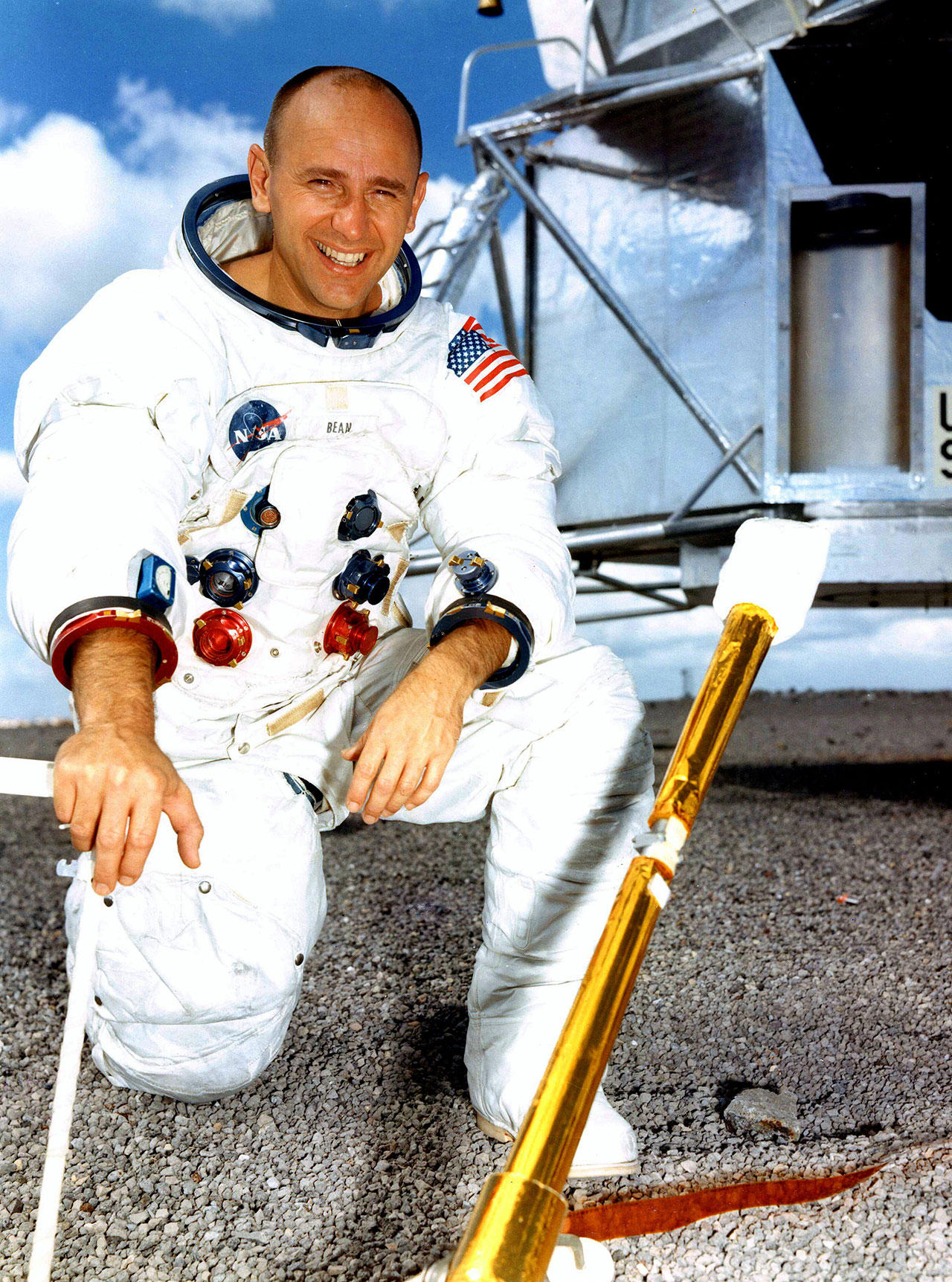 Astronaut Alan Bean, Apollo moonwalker-turned-artist, dies at 86 | collectSPACE1280 x 1724