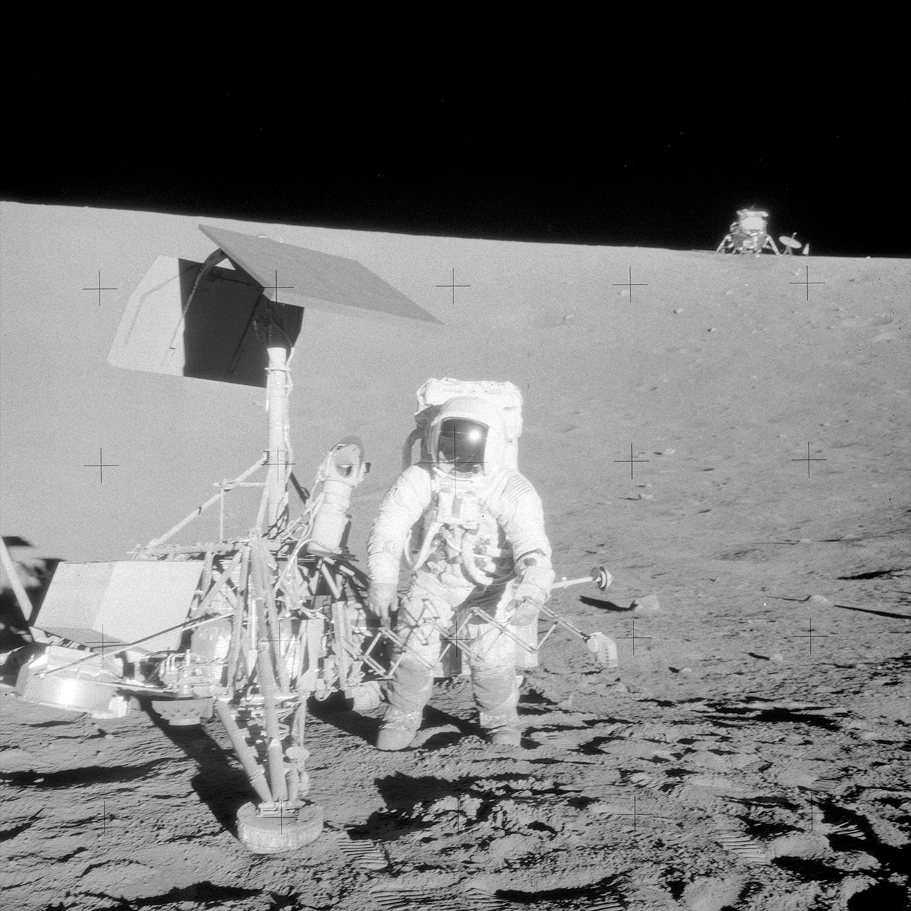 Astronaut Alan Bean, Apollo moonwalker-turned-artist, dies at 86 | collectSPACE1280 x 1280