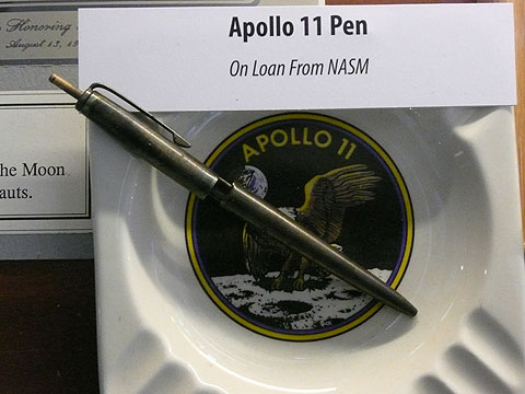 apollo11pen_fire01