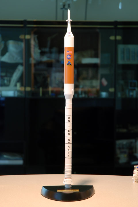 E5420 Executive Desktop Ares 1 1:200 Model Space Rocket 