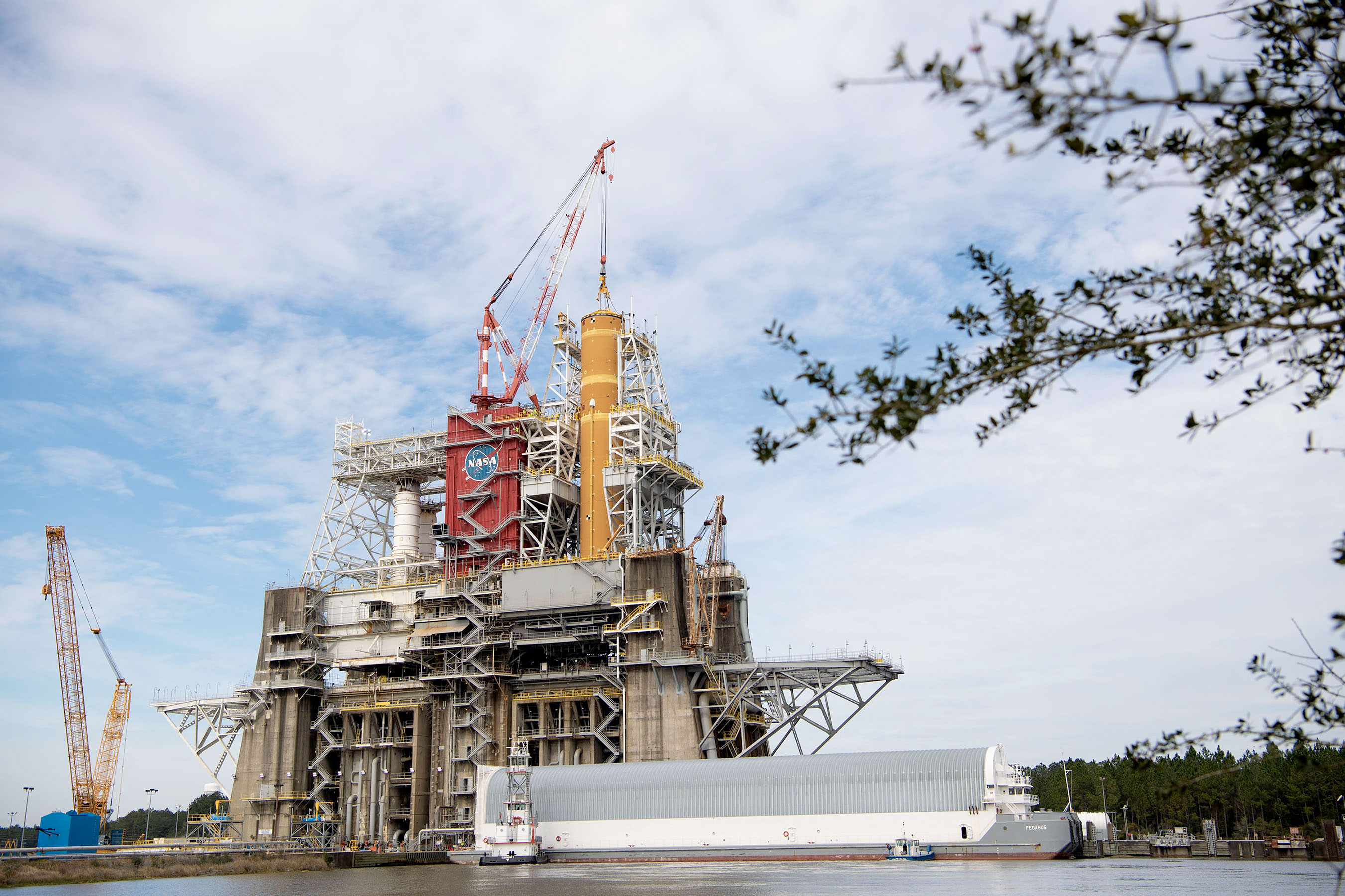 SLS: Core stage 'Green Run' test series - collectSPACE: Messages